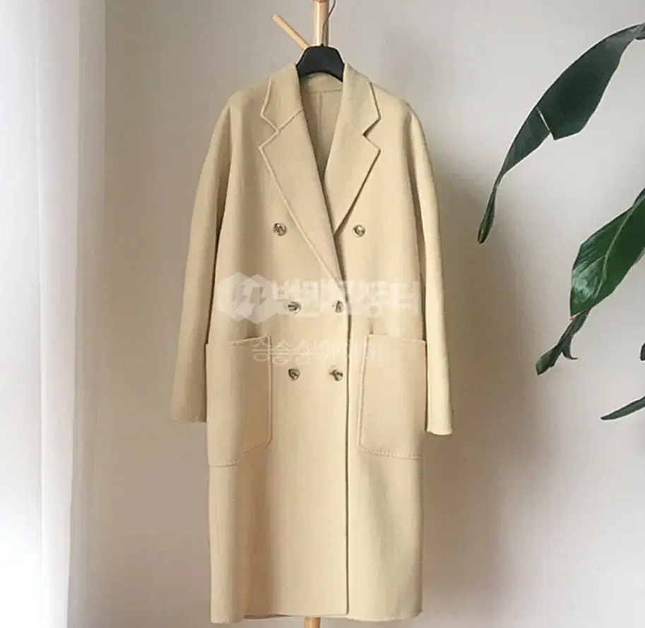 Light yellow wool 90% handmade coat