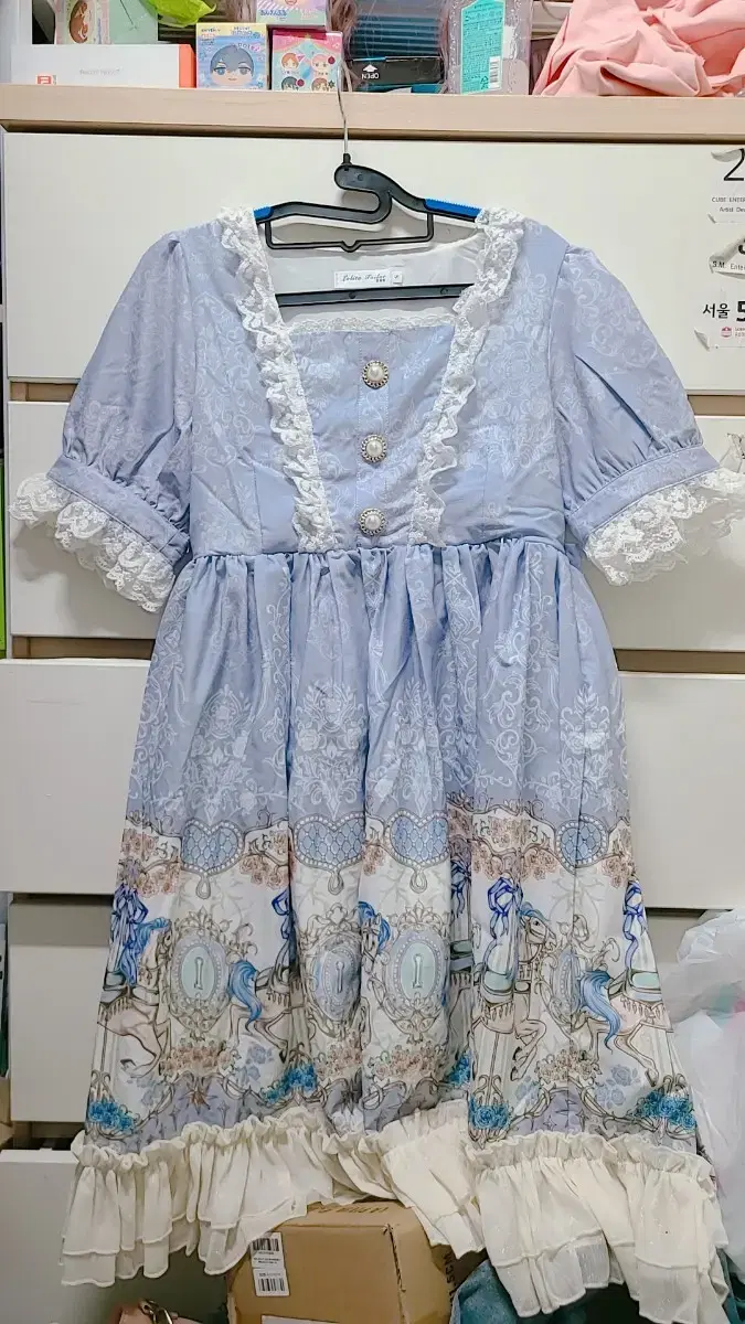 Sell Lolita-style and cosplay clothes