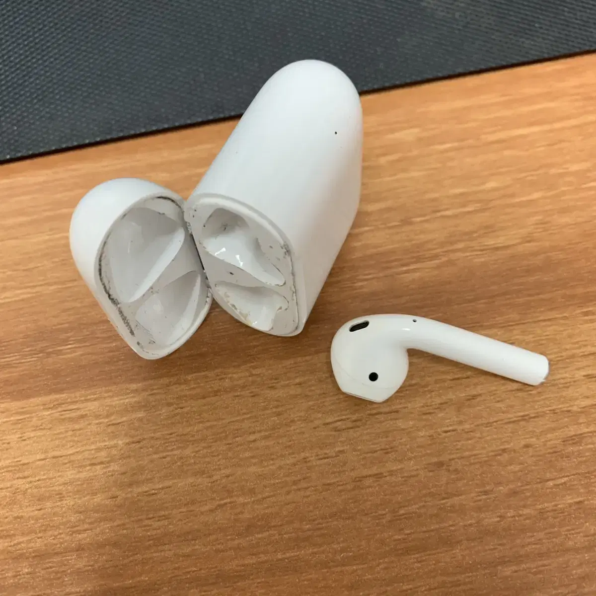 AirPods 2 body + left unit