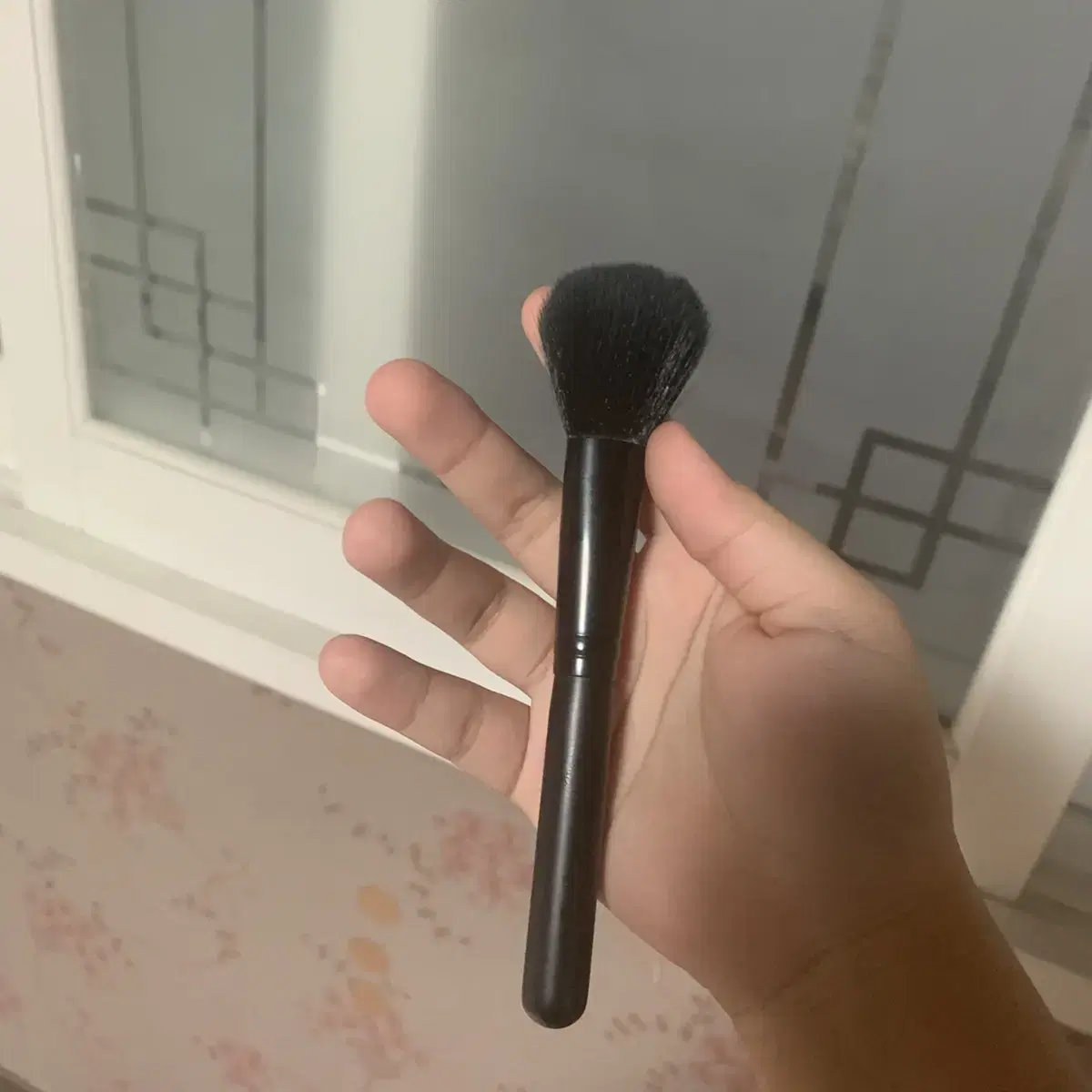 Brush for cheek touch-up