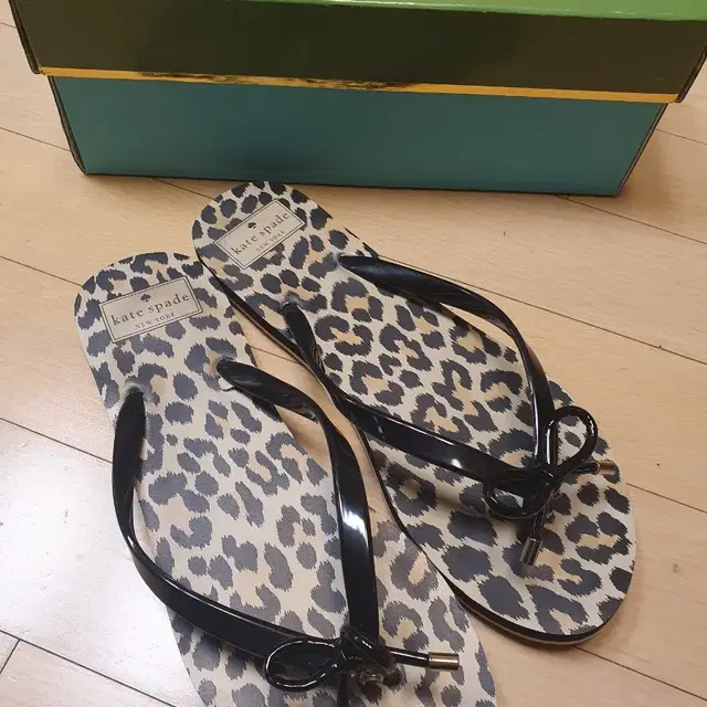 kate spade 호피 쪼리