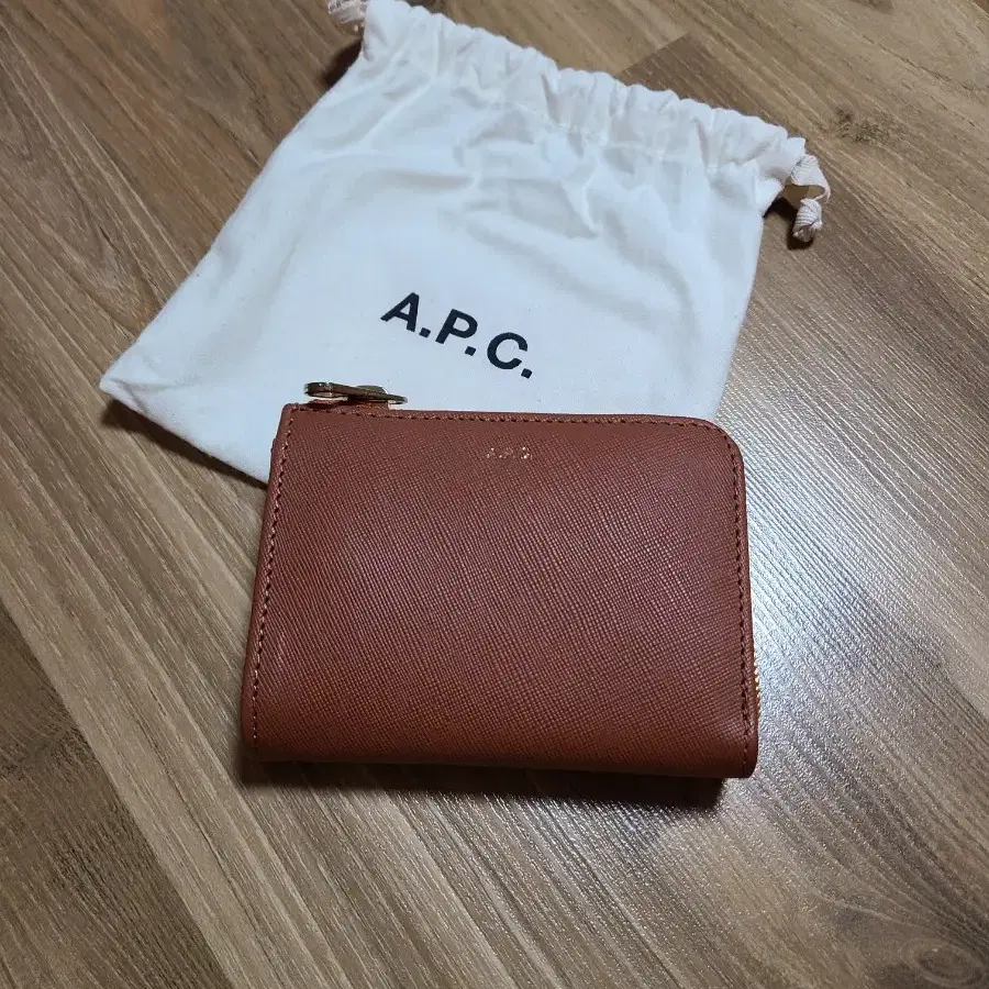 A.P.C 아페쎄 Veau Calf 가죽 반지갑