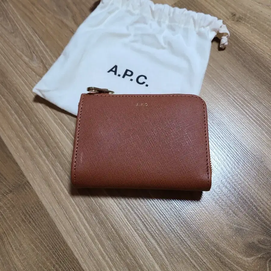 A.P.C 아페쎄 Veau Calf 가죽 반지갑