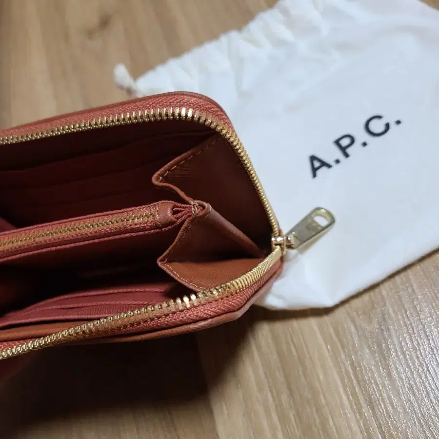 A.P.C 아페쎄 Veau Calf 가죽 반지갑