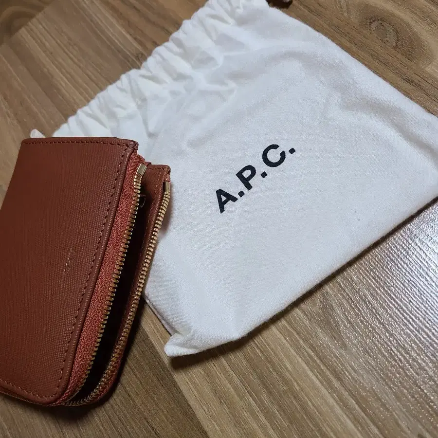 A.P.C 아페쎄 Veau Calf 가죽 반지갑