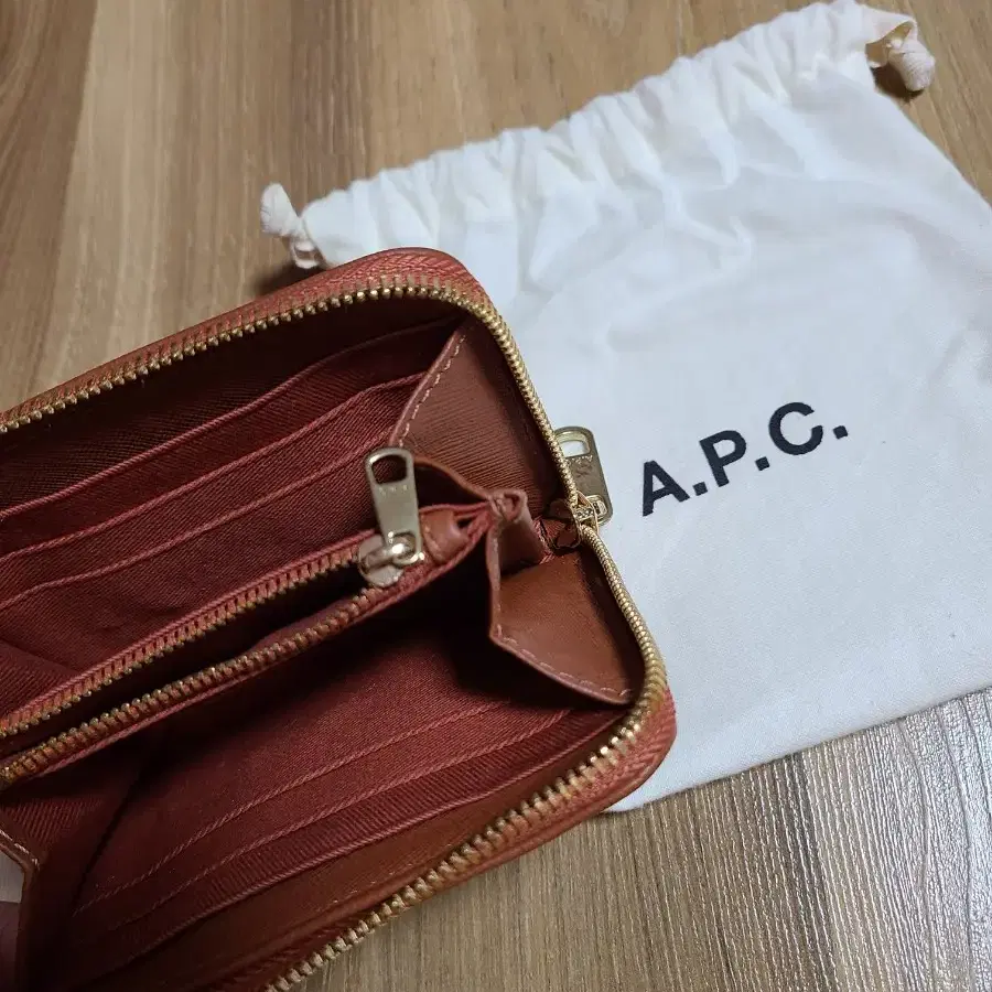 A.P.C 아페쎄 Veau Calf 가죽 반지갑