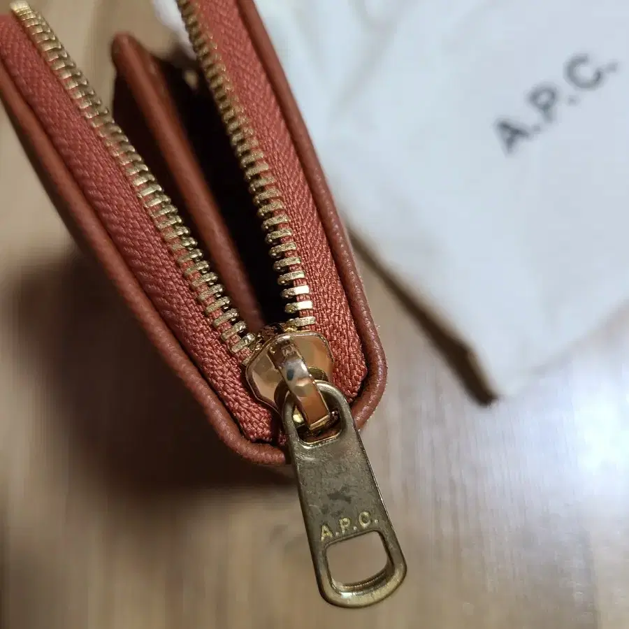 A.P.C 아페쎄 Veau Calf 가죽 반지갑