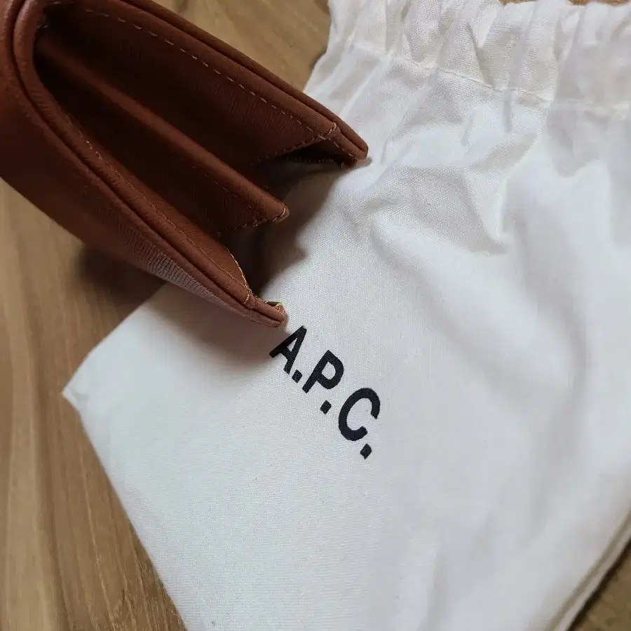 A.P.C 아페쎄 Veau Calf 가죽 반지갑