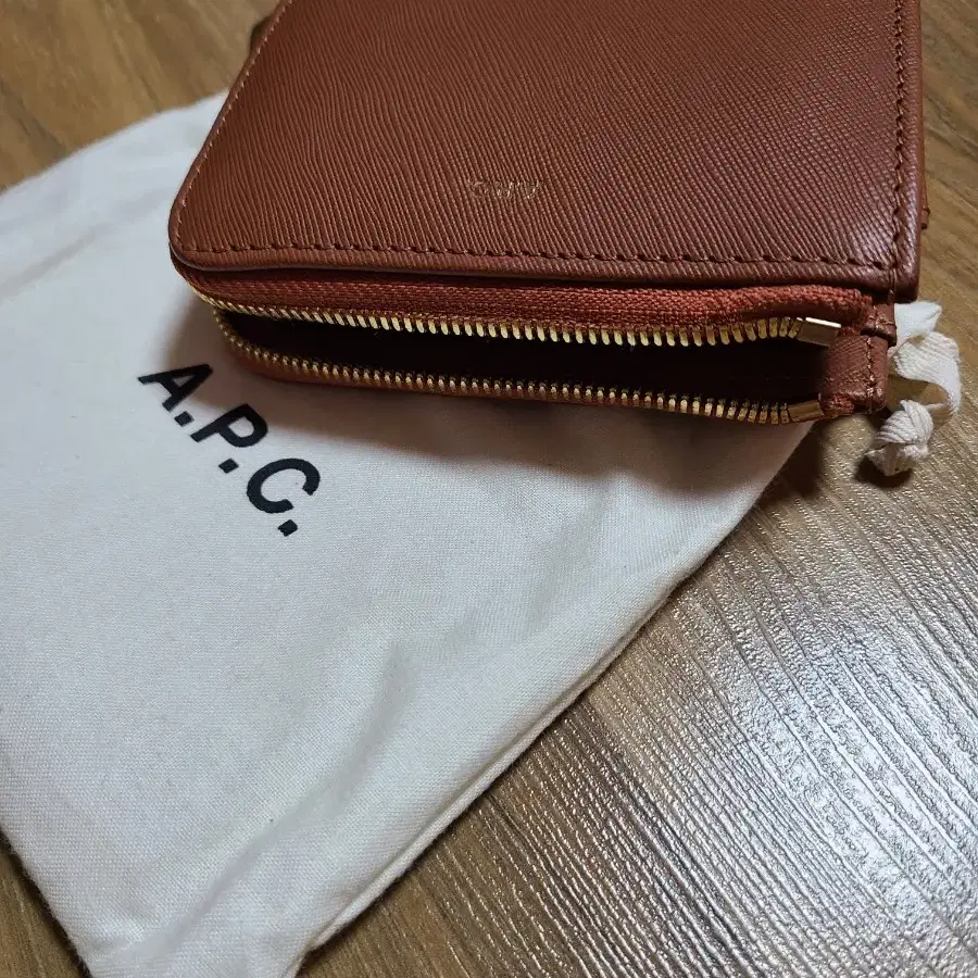 A.P.C 아페쎄 Veau Calf 가죽 반지갑