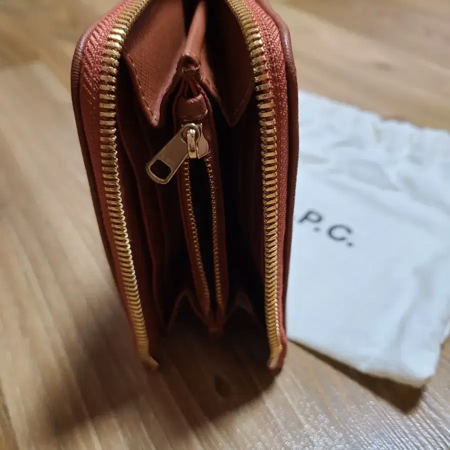 A.P.C 아페쎄 Veau Calf 가죽 반지갑