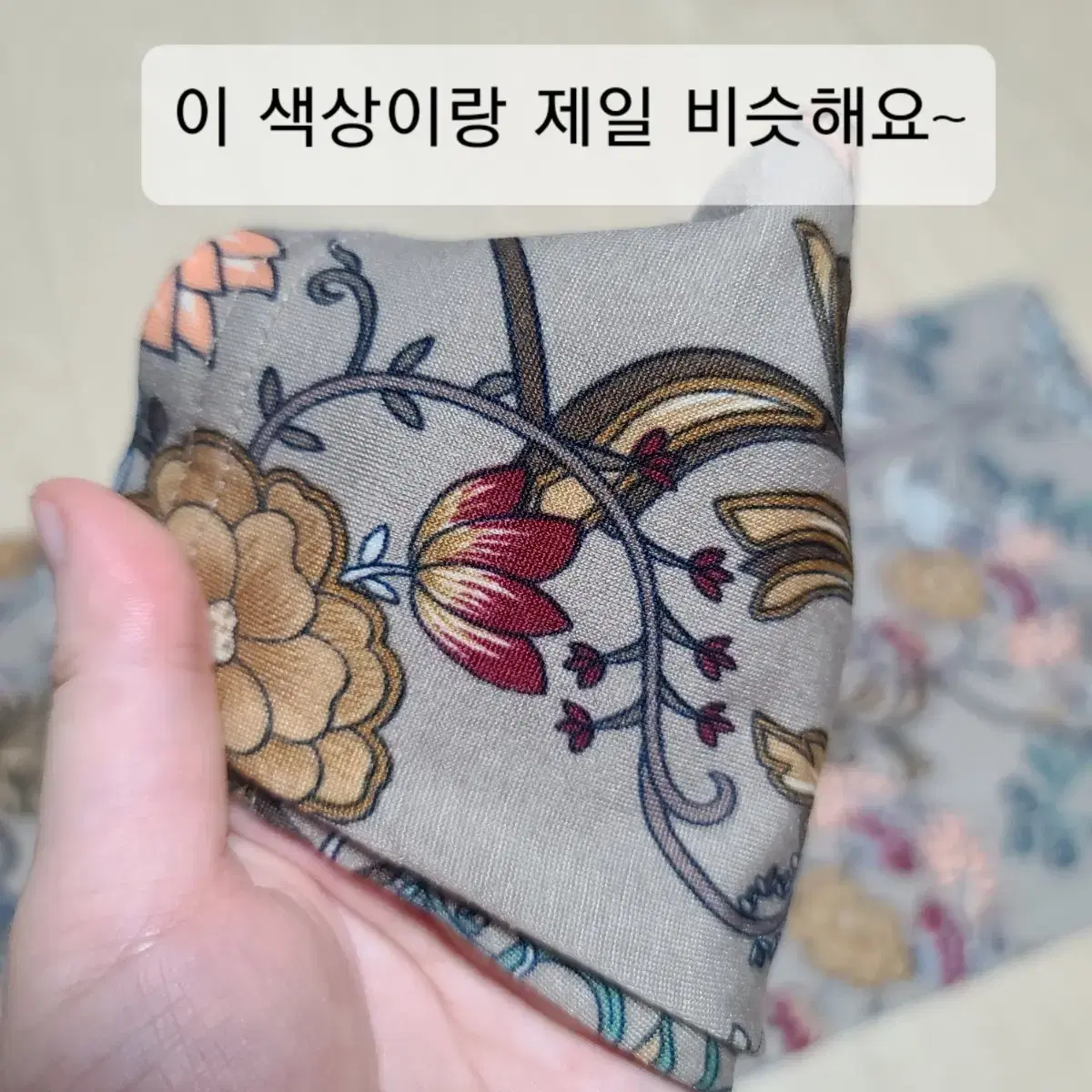 고급스러운 패턴 목티셔츠