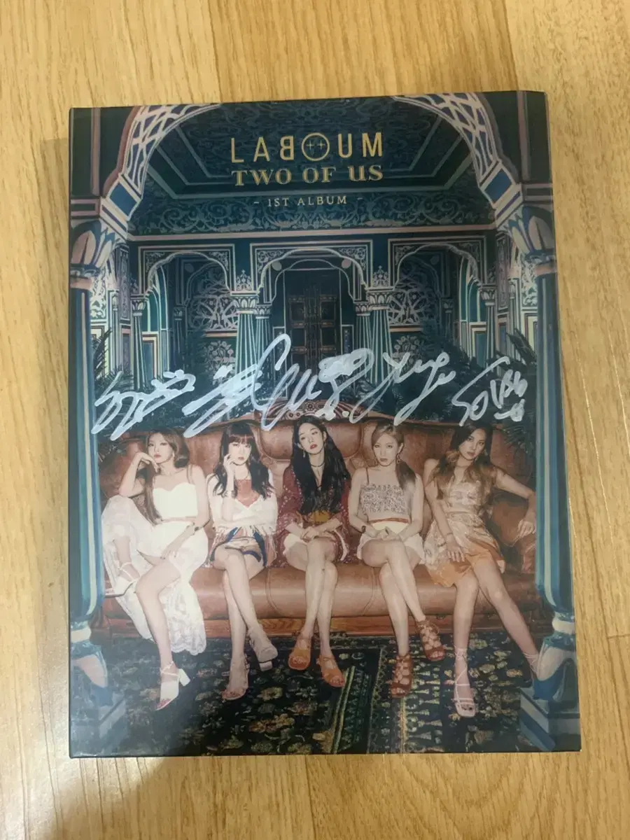 LABOUM handwritten sign album