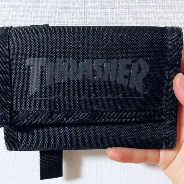 THRASHER 트래셔 로고 스트랩 나일론 블랙 지갑 