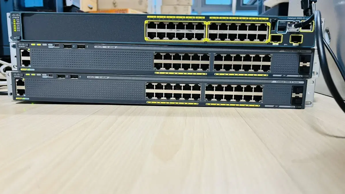 Cisco WS-C2960X-24TS-LL