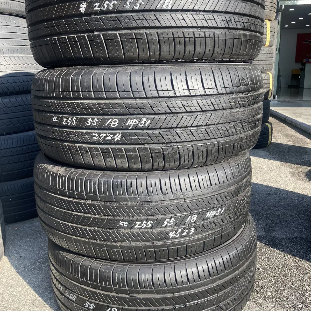 255/55R 18 중고 타이어 1대분 판매 합니다