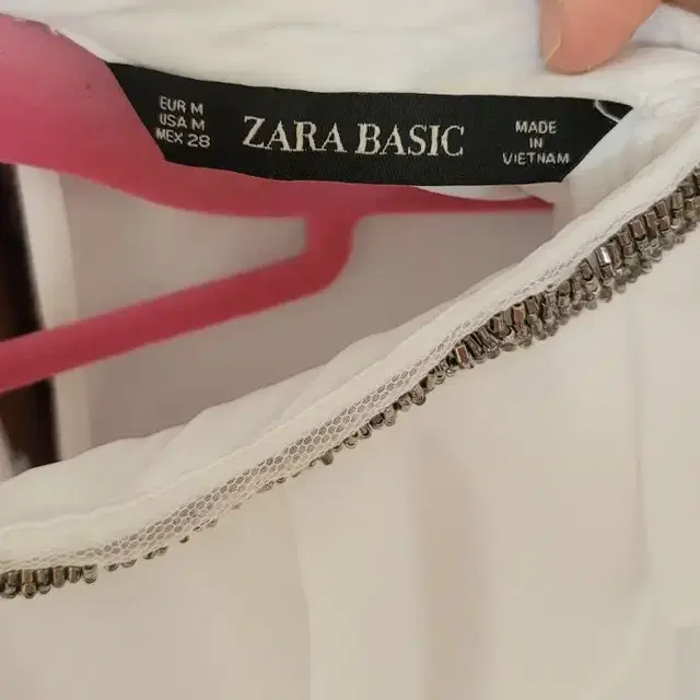 ZARA 자라 프릴 비즈장식 블라우스 새상품 판매