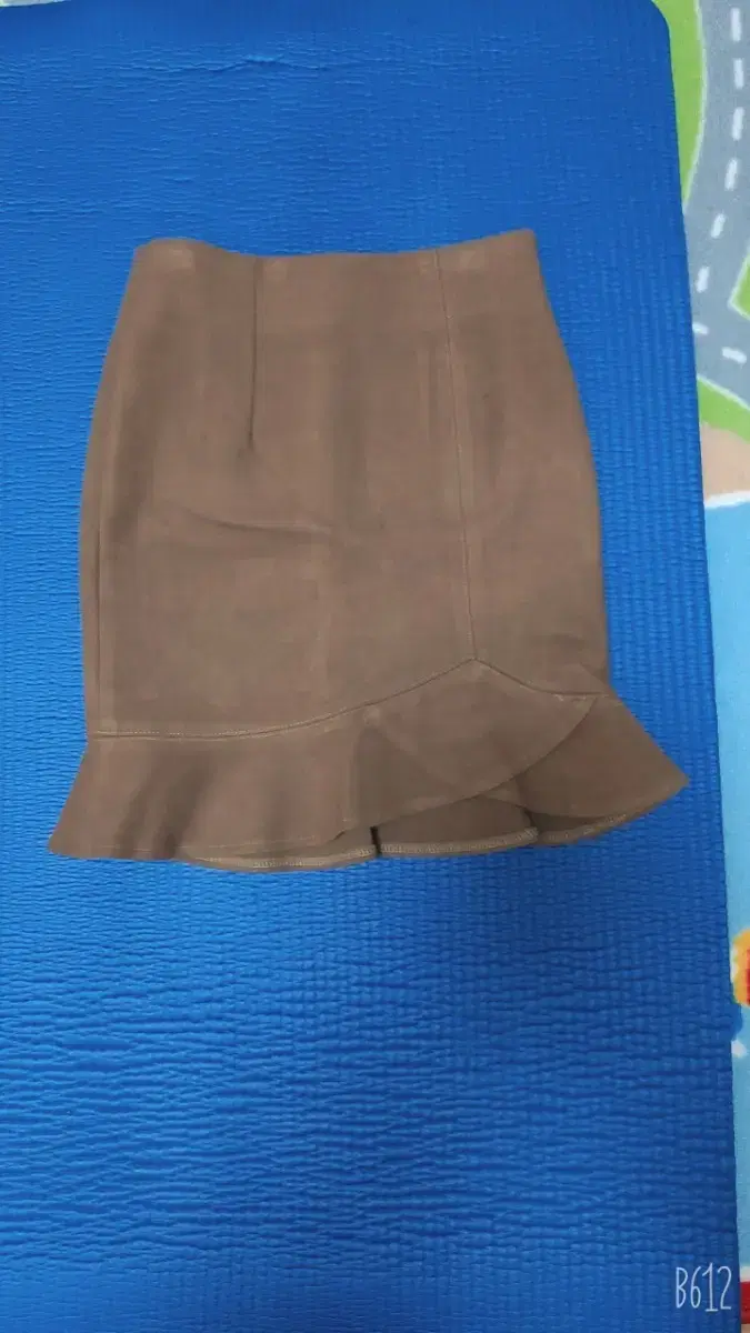 Selling a winter suede skirt