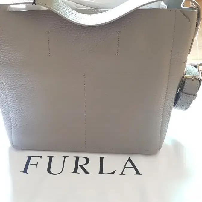 furla 훌라가방 카프리치오 숄더백 호보백 판매 합니다.