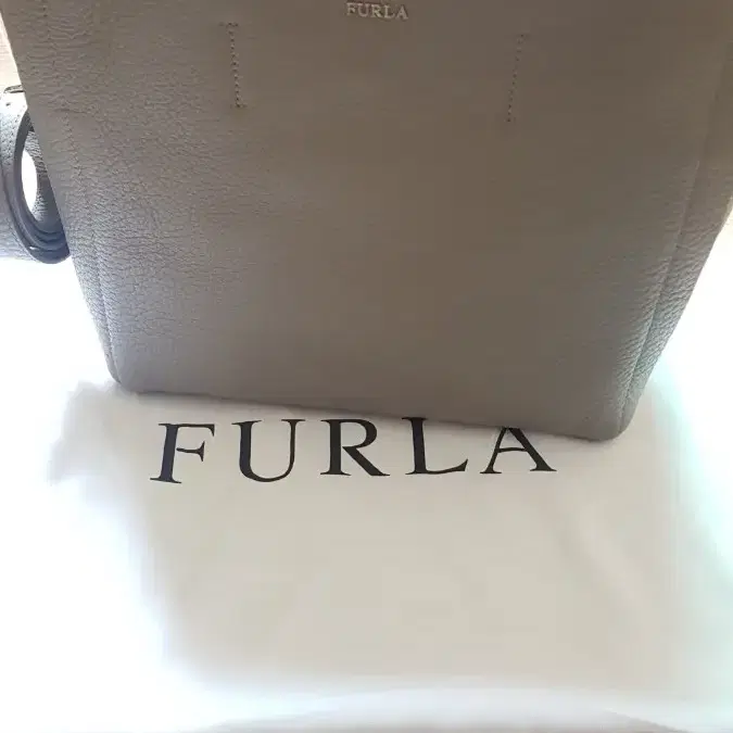 furla 훌라가방 카프리치오 숄더백 호보백 판매 합니다.