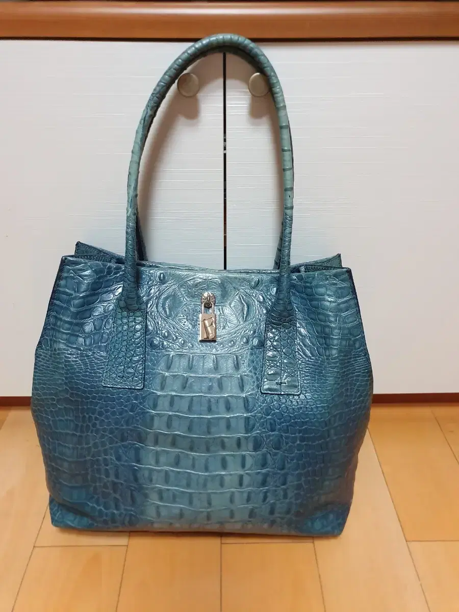 FURLA Tote & Shoulder Bag