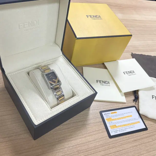 정품 FENDI 펜디 21SS 여성시계 F107030602 