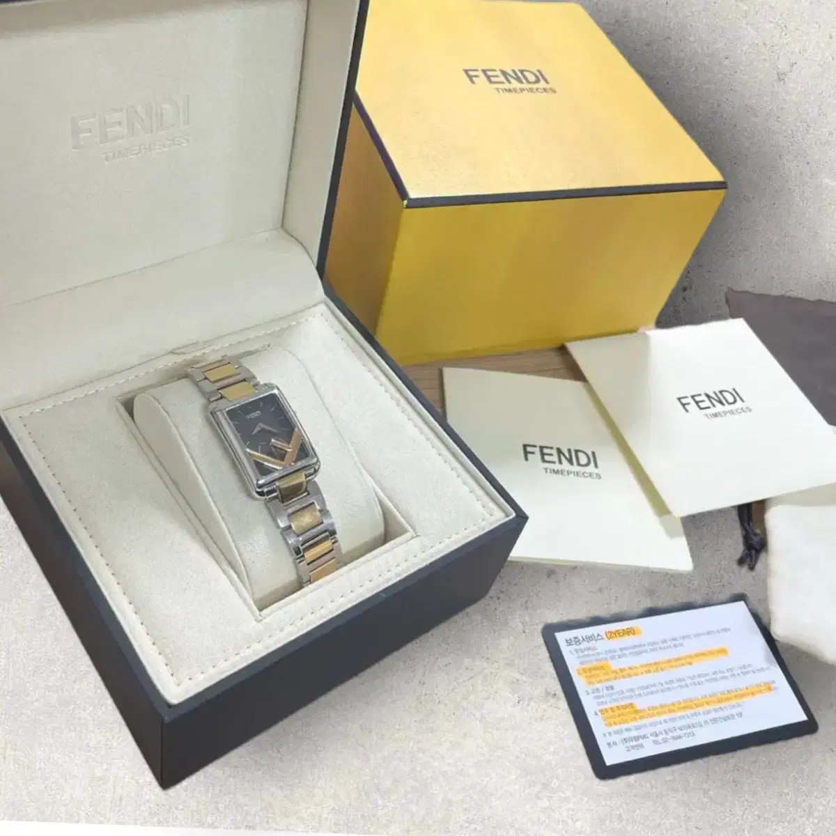 정품 FENDI 펜디 21SS 여성시계 F107030602