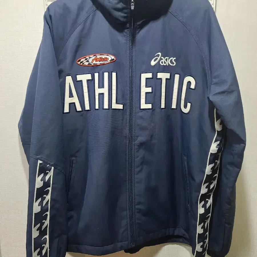 (100,L) asics 아식스 점퍼 ! 디자인예뻐요 !