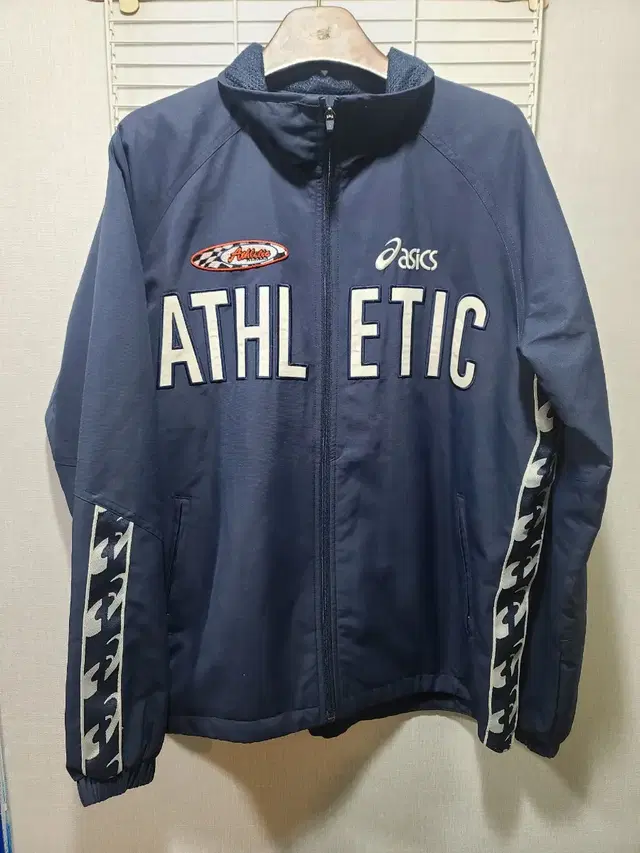 (100,L) asics 아식스 점퍼 ! 디자인예뻐요 !