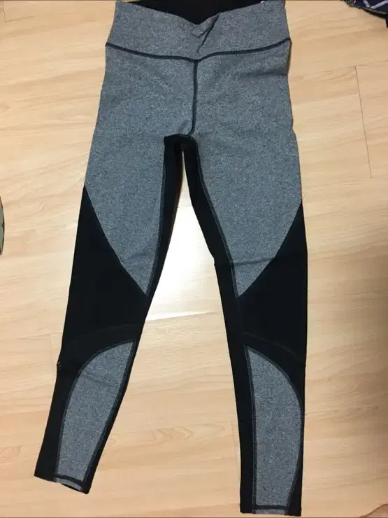 American Eagle Mesh Leggings size S