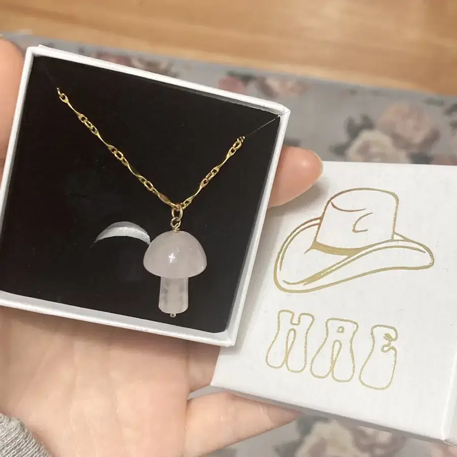 hola amor mushroom necklace 버섯 목걸이