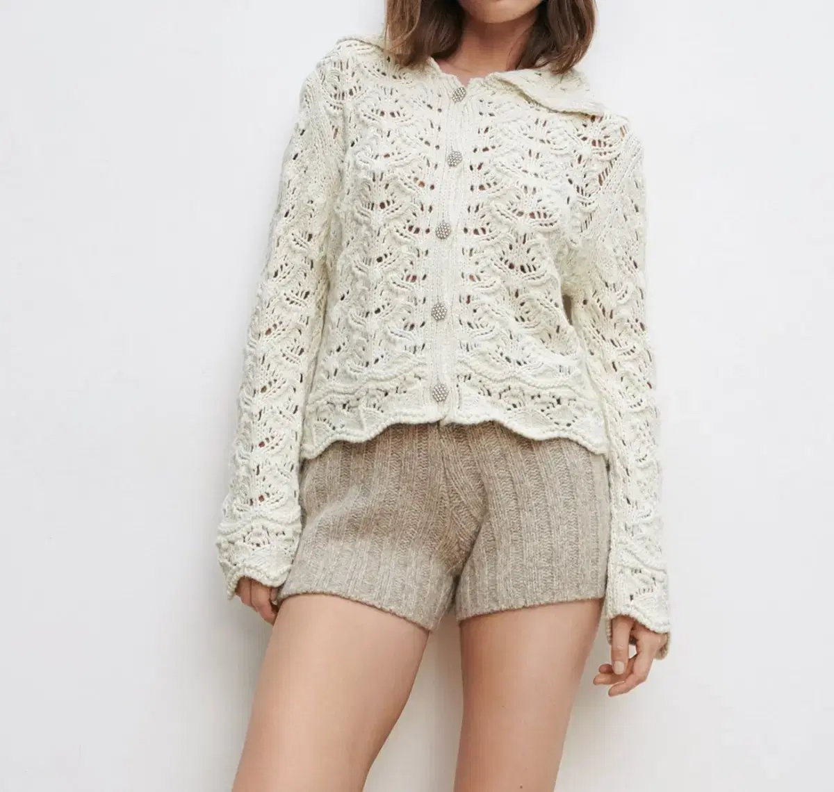 Attached) JewelryButton knit jacket