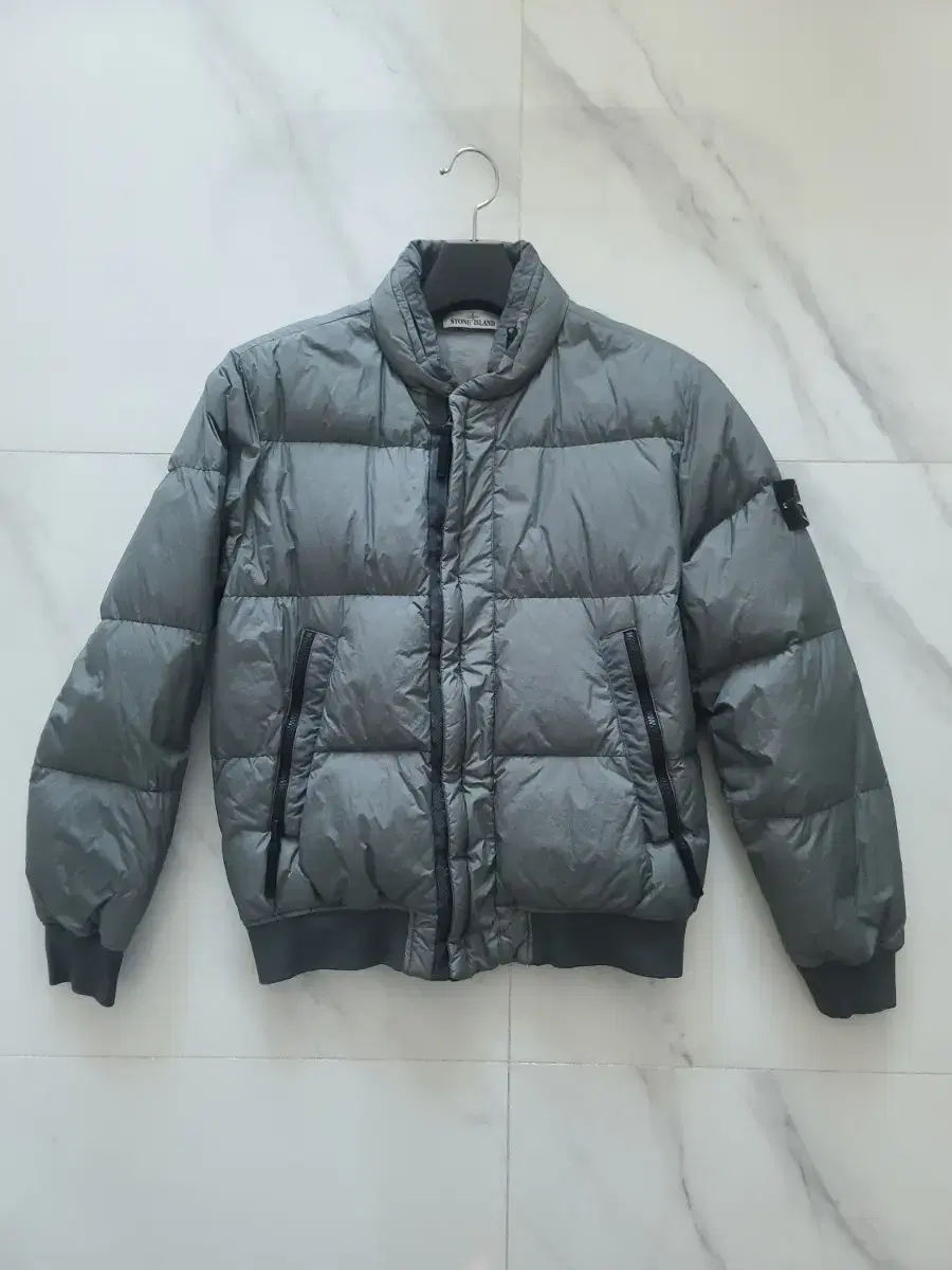 Stone Island 17FW Woolen short puffer (gray department store version) for sale.