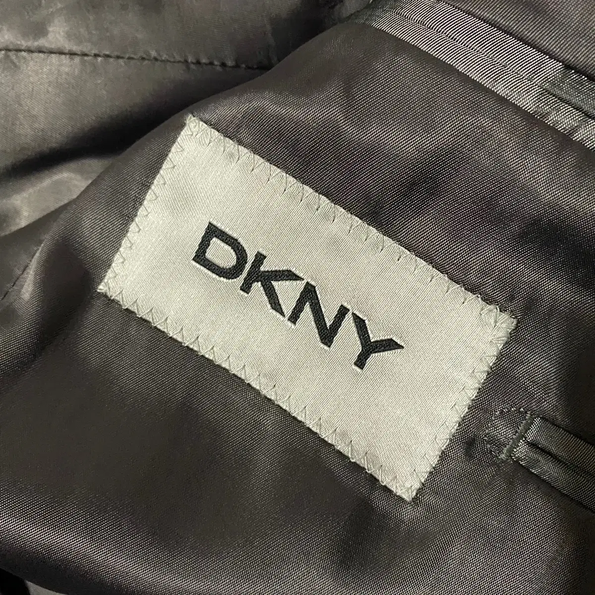 DKNY 다크그레이 투버튼 자켓 100