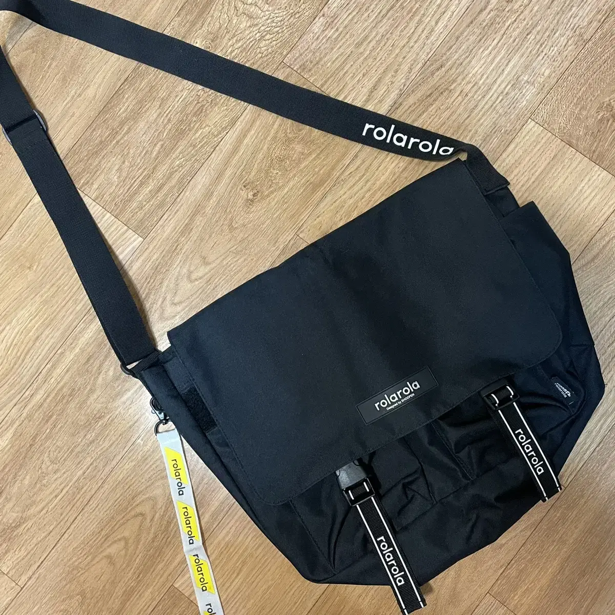 Clean Schoopen messenger bag