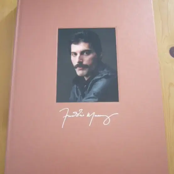 freddie mercury solo collectionphotobook