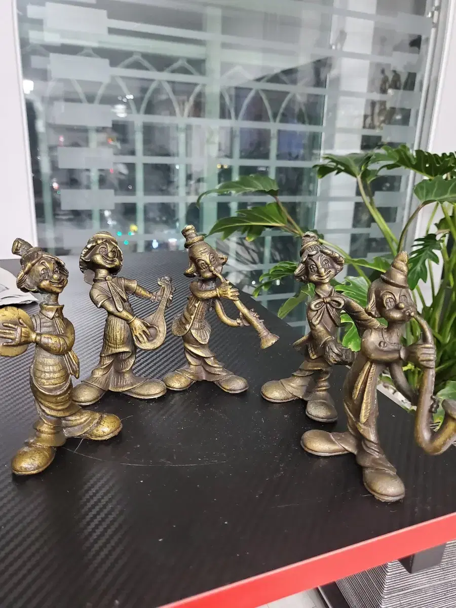 The mischievous musicians Bronze