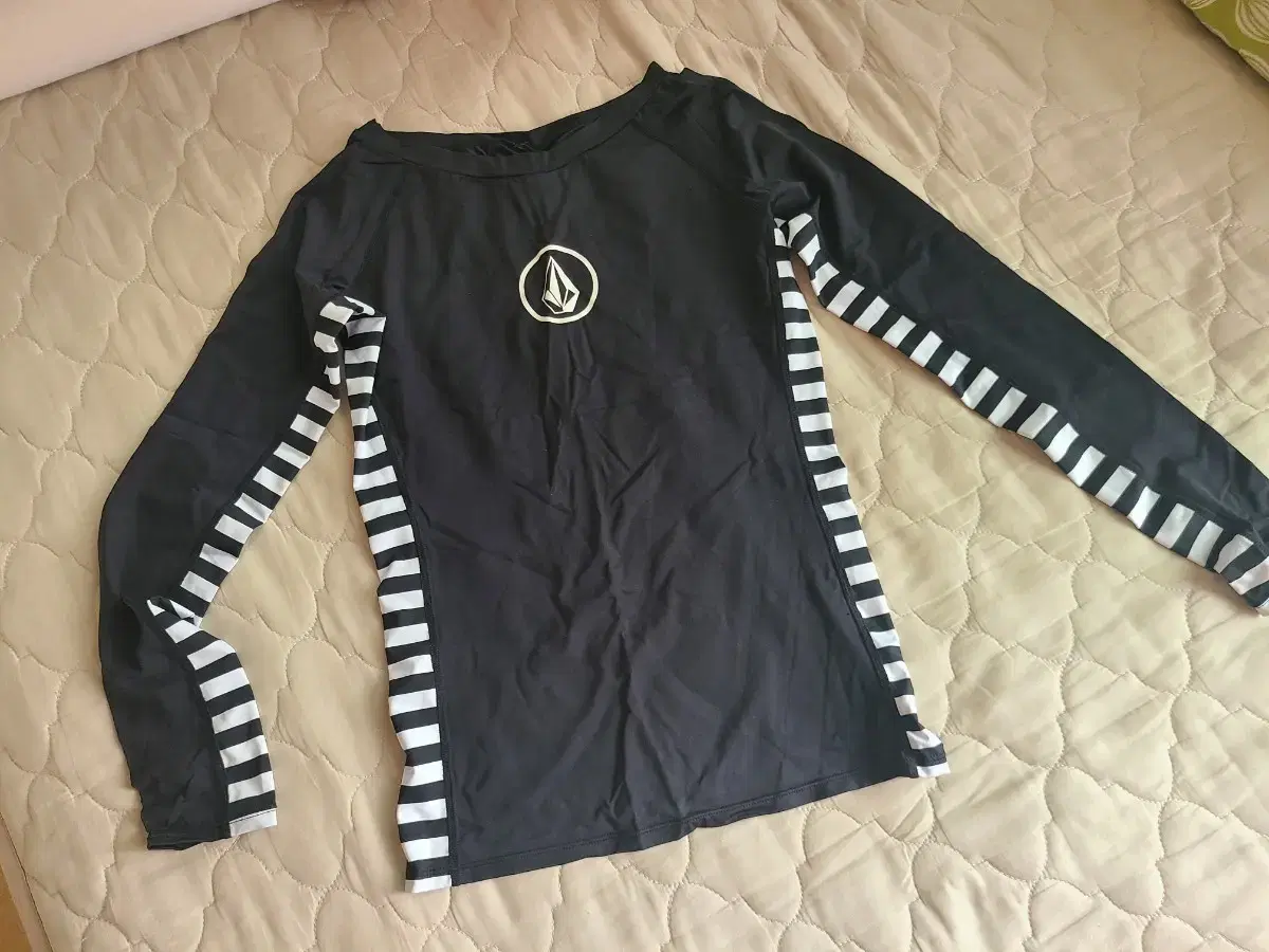 Rashguard top S size