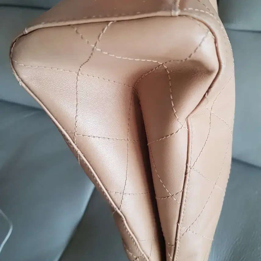샤넬 베이지 스티치 토트백 사진 5
