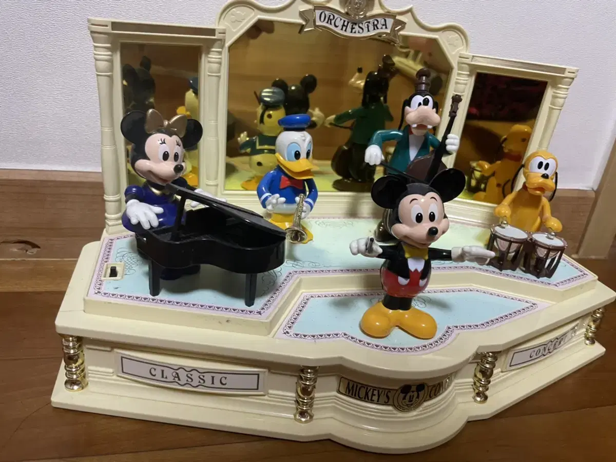 Disney Orchestra SoundMoving Ornaments