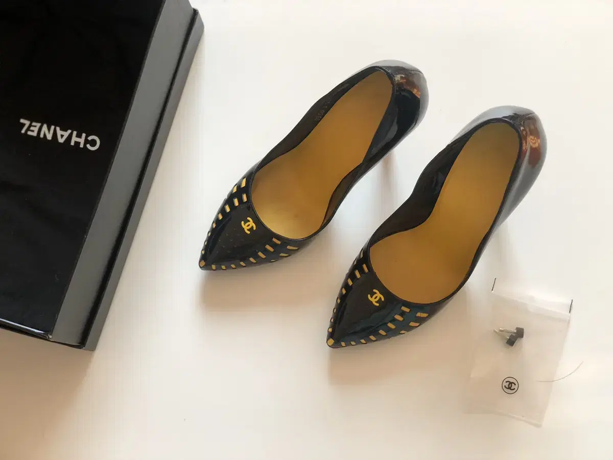 (Genuine) Chanel Fei Dant Stiletto 37