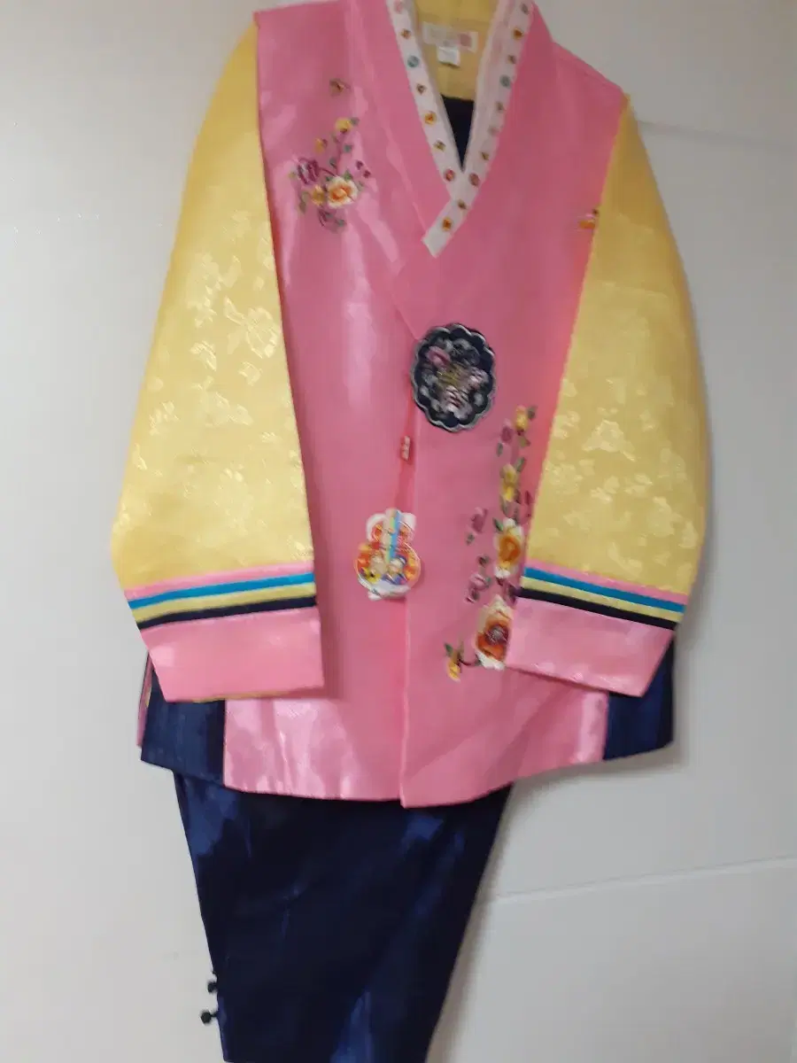 See photo of unused southern hanbok.