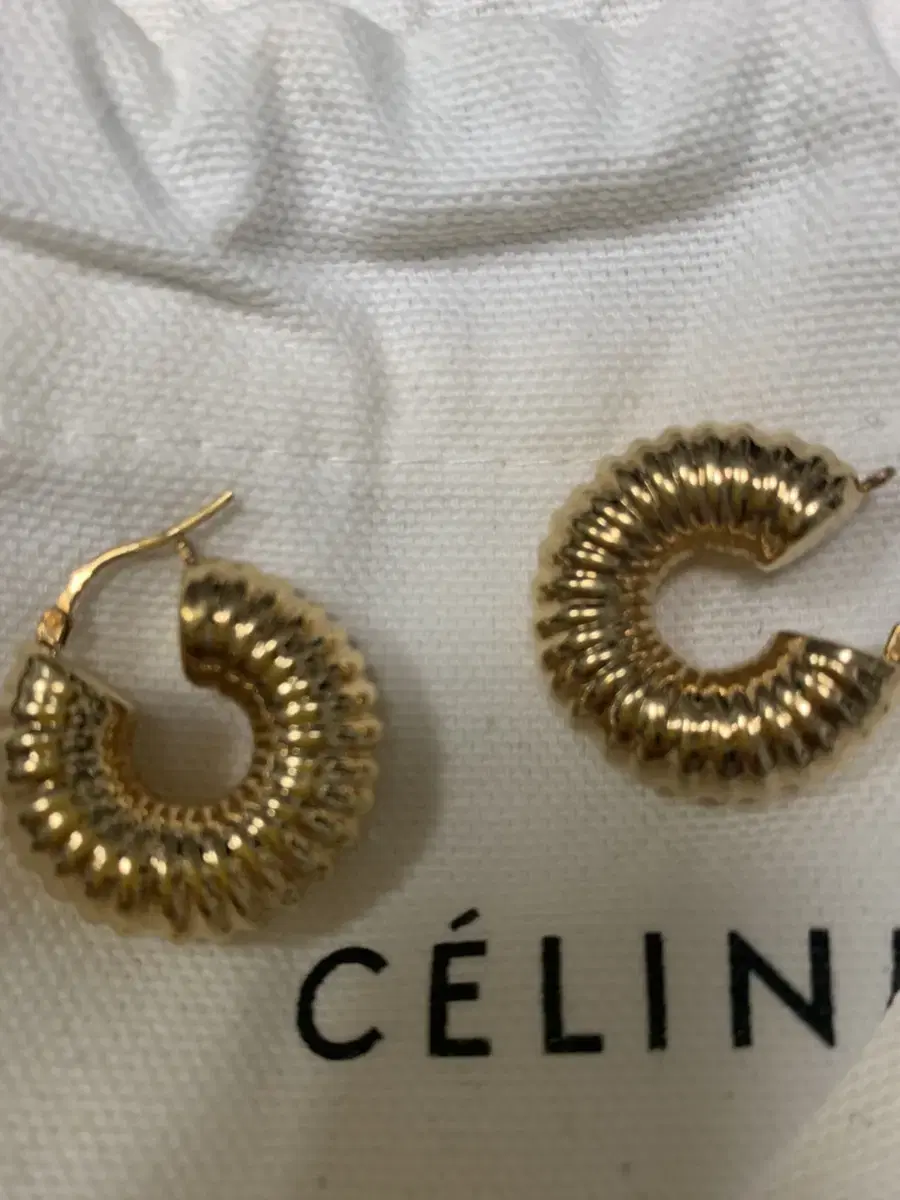 셀린느 금장 링귀걸이  올드셀린 celine