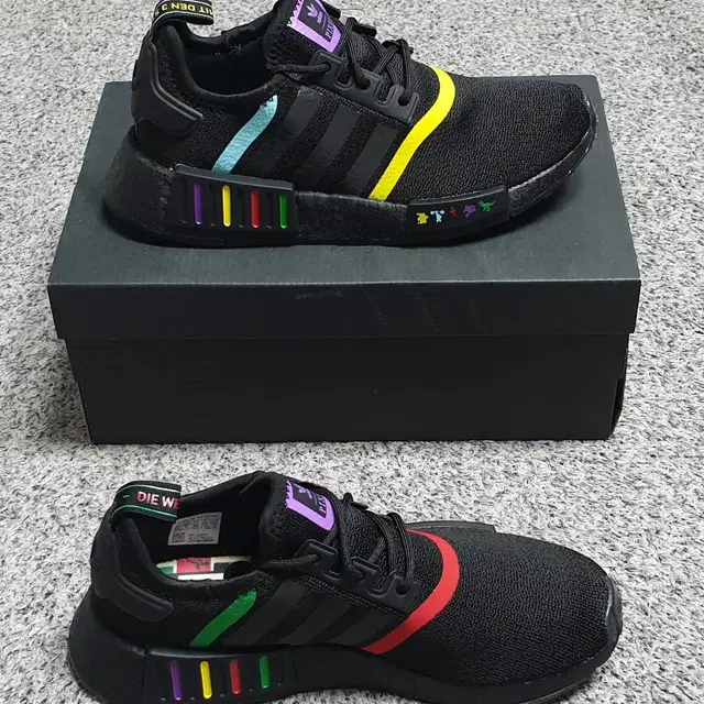 새상품)아디다스 NMD R1 픽사 운동화 사이즈 235