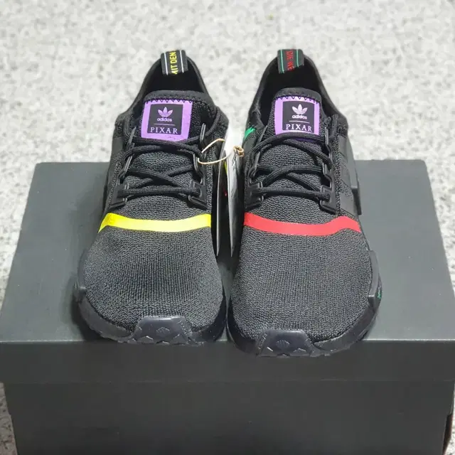 새상품)아디다스 NMD R1 픽사 운동화 사이즈 235