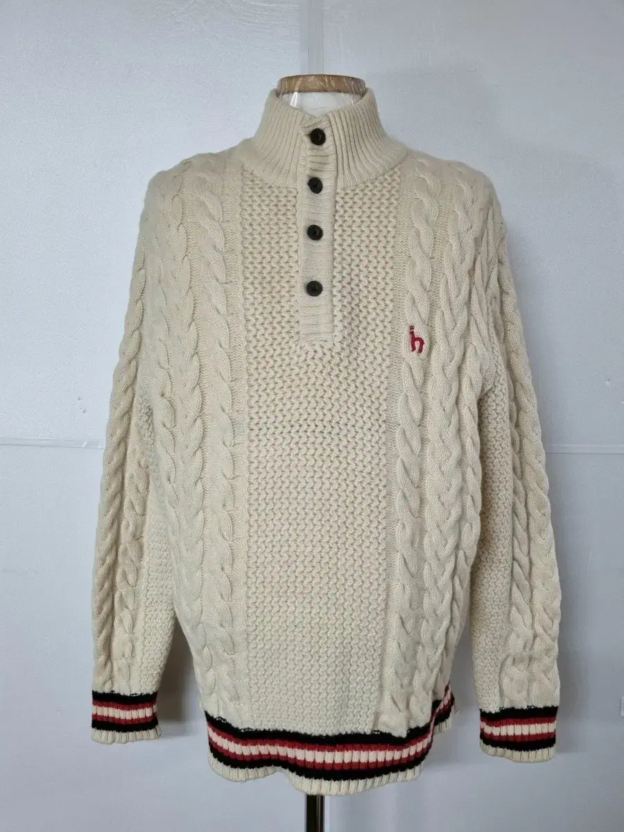 100)Hedges HAZZYS Puffy embroidered momo100%cable plaid knit