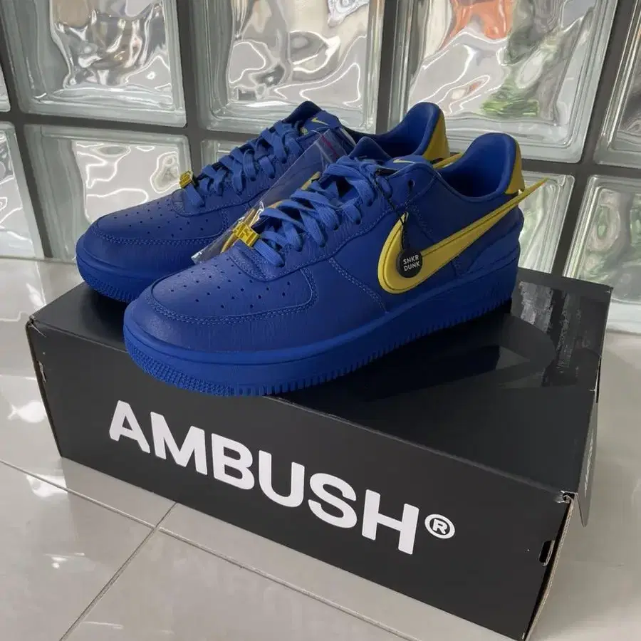 280 AMBUSH NIKE 에어포스 1 로우 로얄 앤 비비드 실퍼