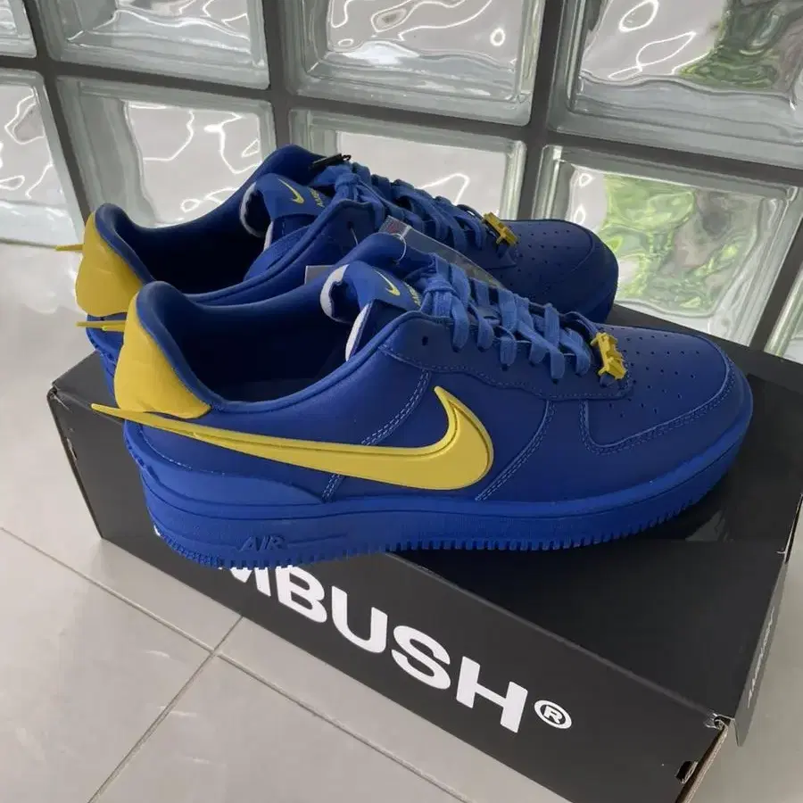 280 AMBUSH NIKE 에어포스 1 로우 로얄 앤 비비드 실퍼