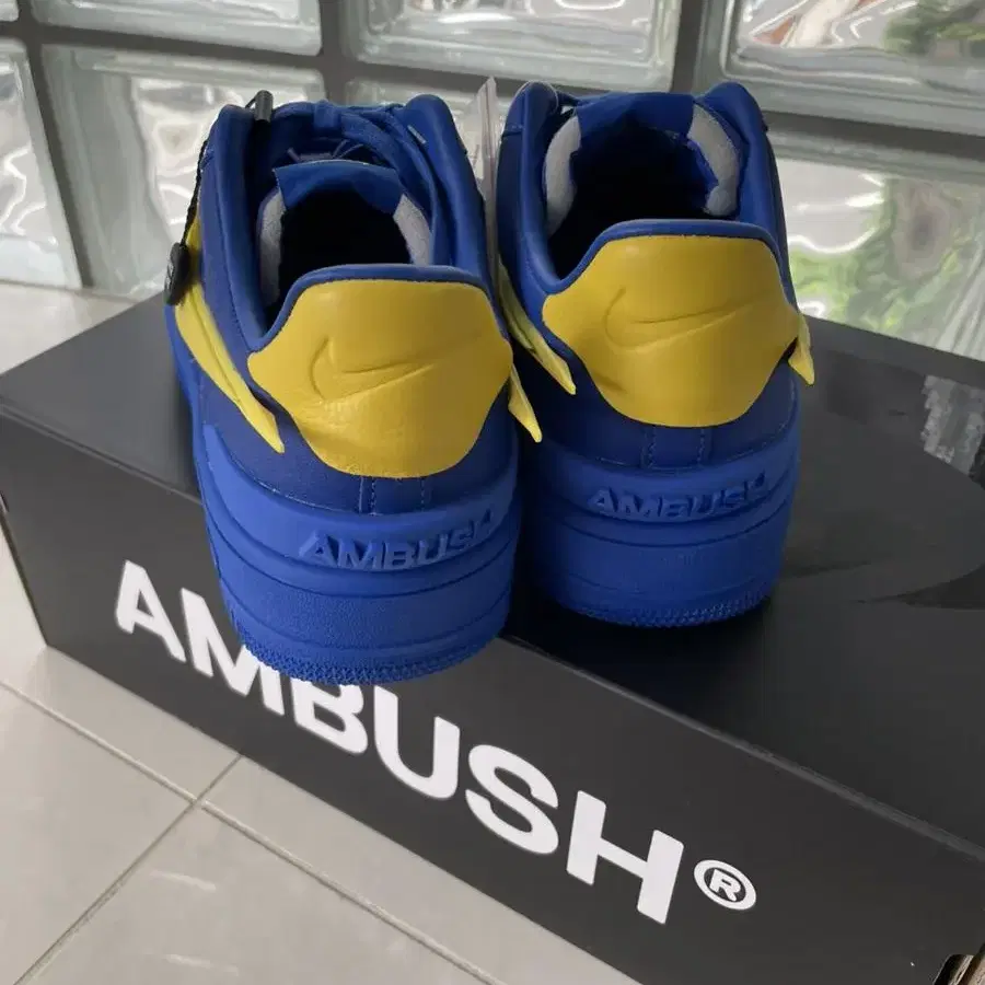 280 AMBUSH NIKE 에어포스 1 로우 로얄 앤 비비드 실퍼