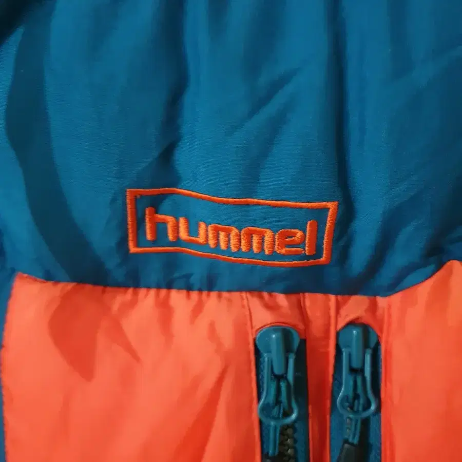 험멜(hummel) 아동 점퍼예요.