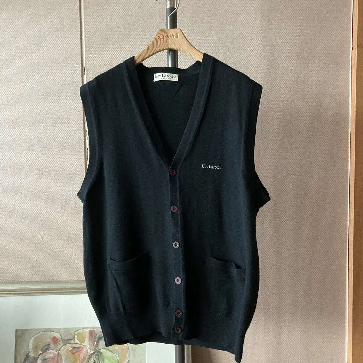 Guy Laroche fine knit vest